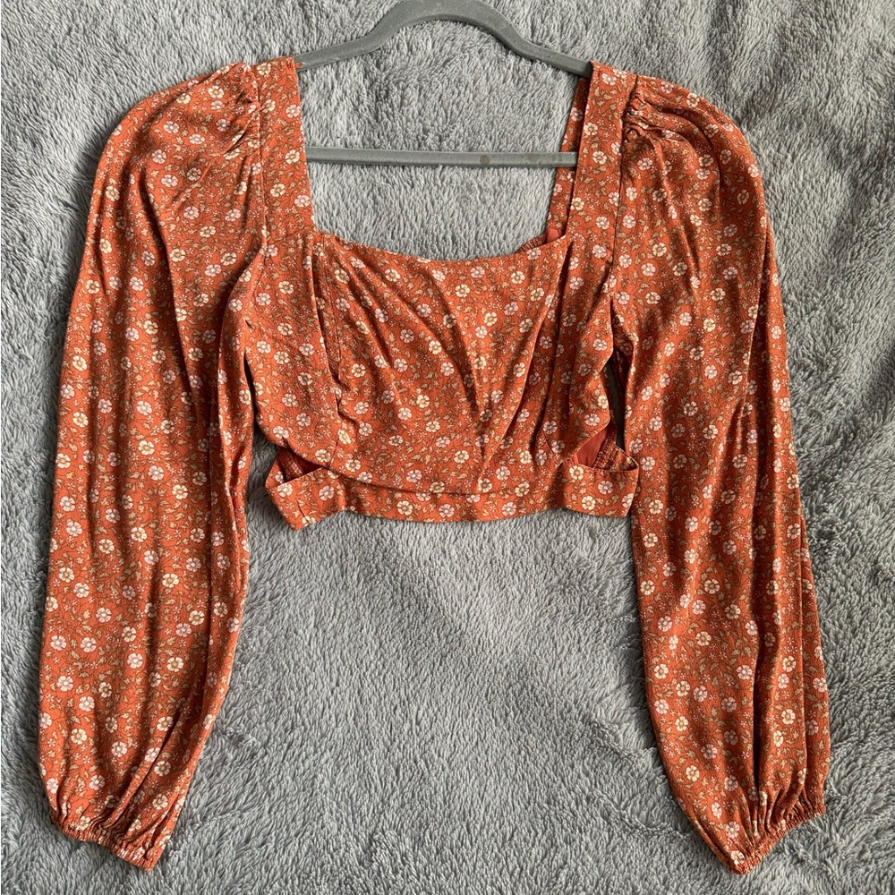 Brand - Elodie Floral Print Waist Cutout Crop Top
Size - Medium